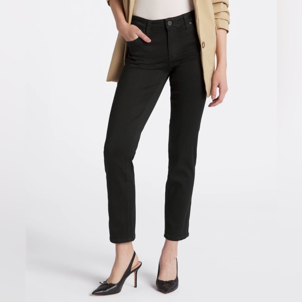 Kut From the Cloth “Stevie” Straight Leg Jeans. Size 6. Black.